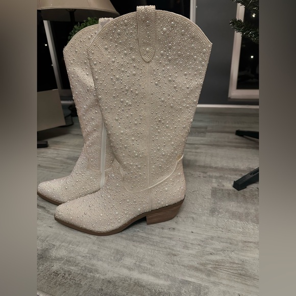 Betsey Johnson DALAS Ivory Pearl Cowboy Boots NWB - Picture 4 of 11